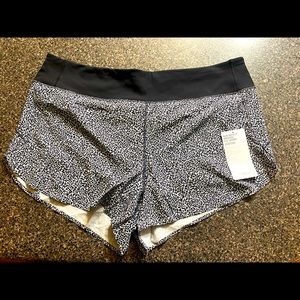 Athleta Run with is short XL